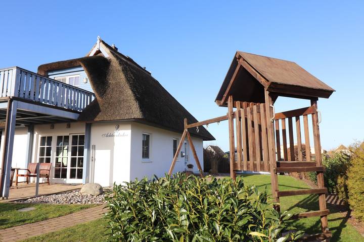 Ferienhaus für 7 Personen, mit Garten und Seeblick sowie Sauna, kinderfreundlich in Zinnowitz