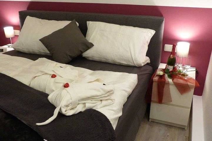 Ferienwohnung für 2 Personen, mit Whirlpool und Terrasse sowie Garten und Pool in Braunfels - 3