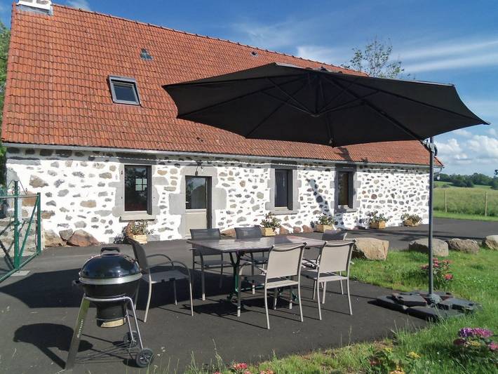 Gîte pour 5 personnes, avec jardin et terrasse en Auvergne - 2