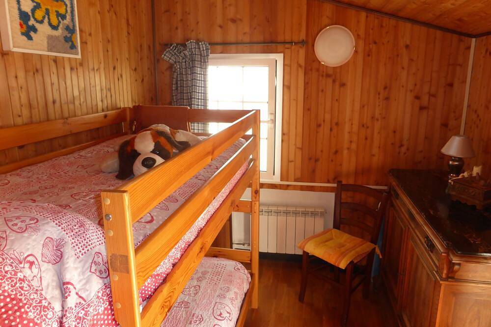 Ganze Wohnung, Ruhige Ferienwohnung mit einer sehr großen Dachterrasse, Meerblick, Internet in Pantasina, Vasia