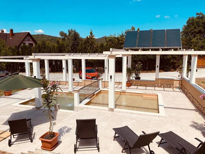 Ferienwohnung für 6 Personen, mit Balkon und Terrasse sowie Whirlpool und Garten in Balatongyörök