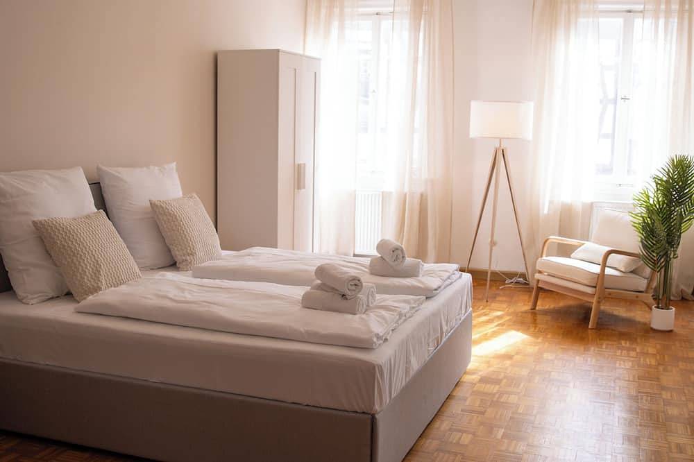 Ganze Wohnung, 140 qm Wohnung für 6-10 Personen, großer Wohn-/Essbereich & Garage, Zentrum in Gernsbach, Nordschwarzwald