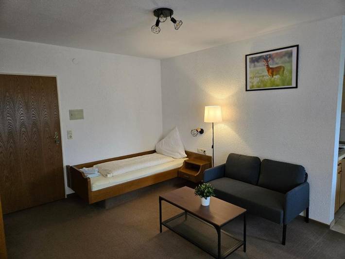 Gästehaus für 3 Personen, mit Balkon und Terrasse sowie Garten und Ausblick