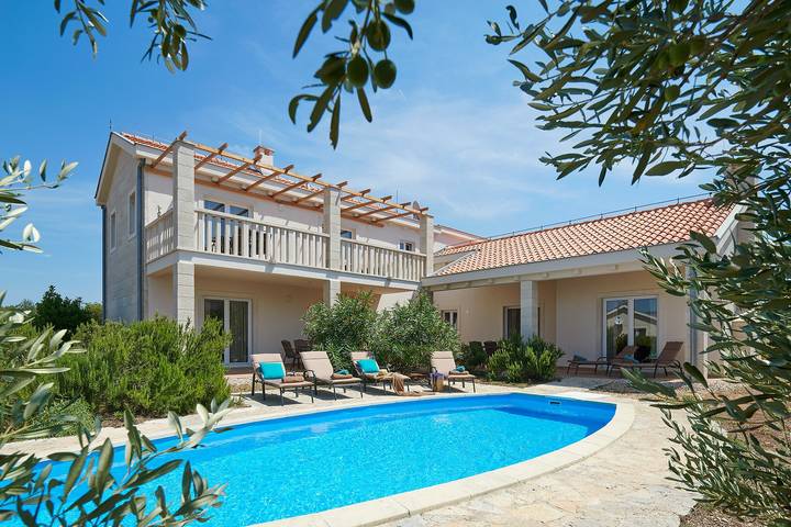 Villa pour 10 personnes, avec piscine et jardin, animaux acceptés à Stari Grad - 3