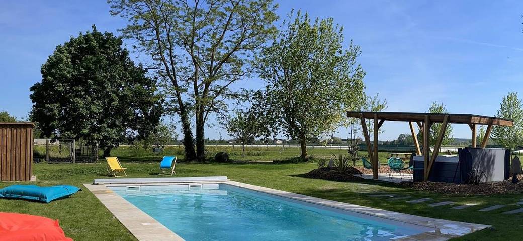 Appartement de vacances pour 4 personnes, avec jacuzzi ainsi que jardin et piscine