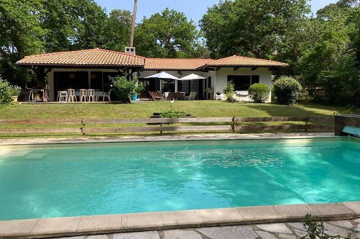 Villa pour 12 personnes, avec Terrasse et Jardin dans Pereire
