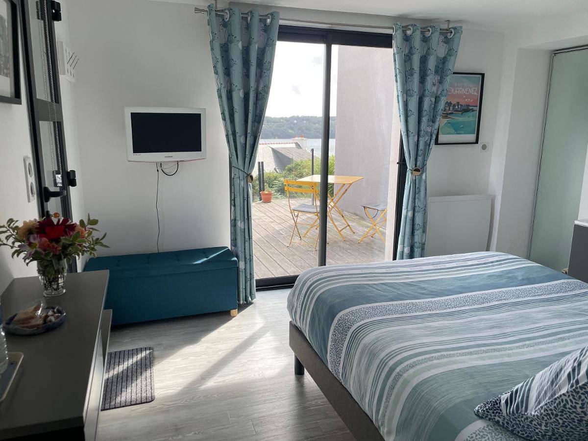 Double Room with Private Bathroom in Hôpital-Camfrout, Région de Brest