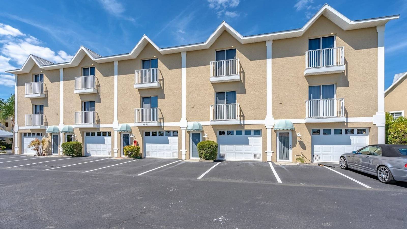 Rent the Perfect 2 Bedroom Townhome on Charlotte Harbor, Charlotte County Townhome  1008 in Grove City, Charlotte County