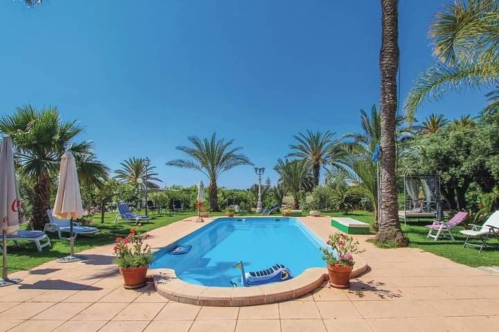 Villa für 21 Personen, mit Balkon/Terrasse und Terrasse sowie Garten in La Marina