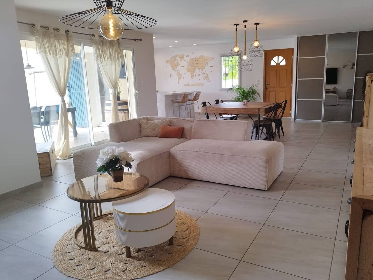 Charmantes Haus mit Pool und Garten in Sénas, Région d'Arles