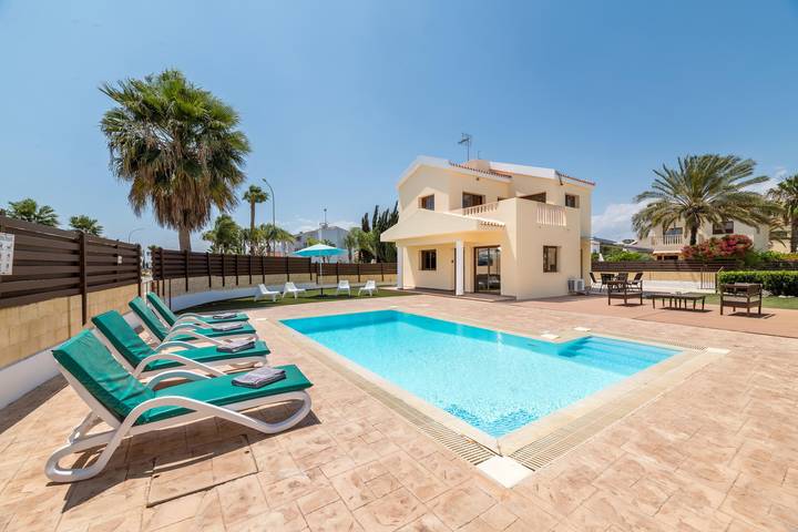 Vakantiehuis voor 6 personen, with Balkon and Terras as well as Tuin in Cyprus (eiland)