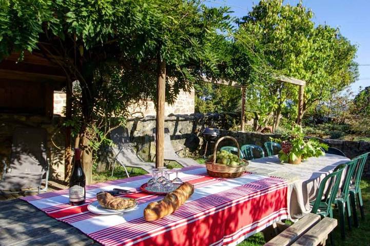 Gîte pour 12 personnes, avec jardin, animaux acceptés