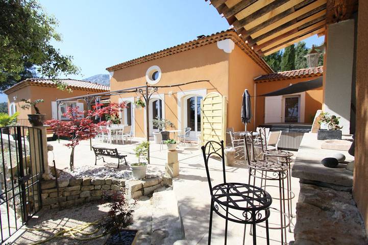 Chambre d’hôte pour 4 personnes, avec jacuzzi et jardin ainsi que piscine et terrasse dans les Bouches-du-Rhône - 2