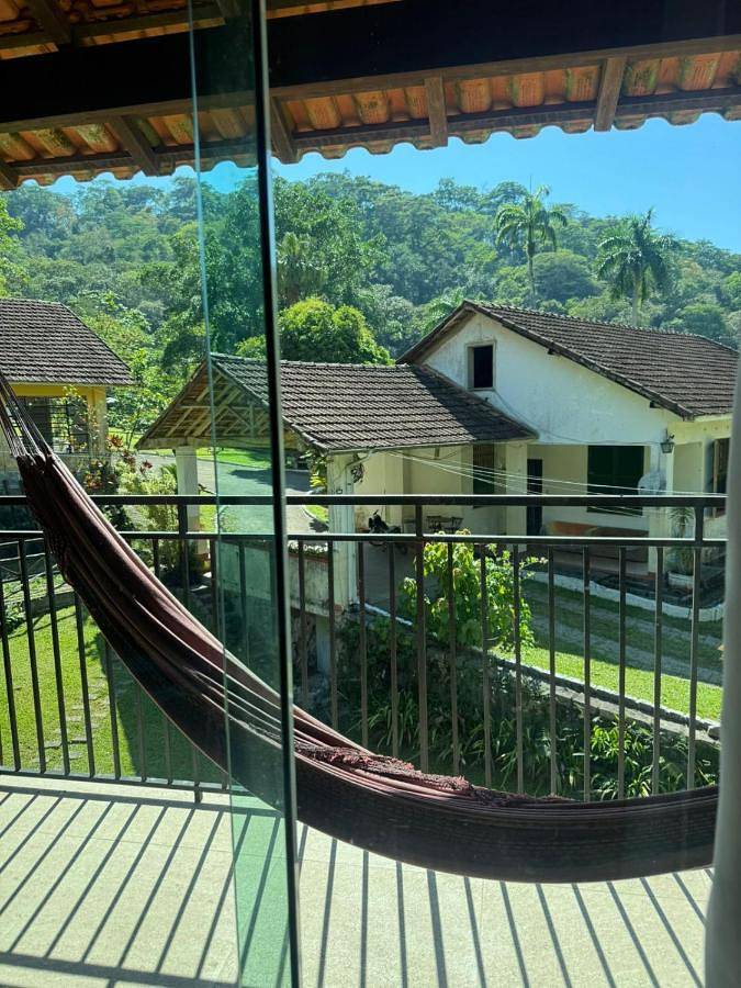 Casas e apartamentos de temporada para 4 pessoas, com piscina infantil e jardim e ainda piscina and balcão em Magé