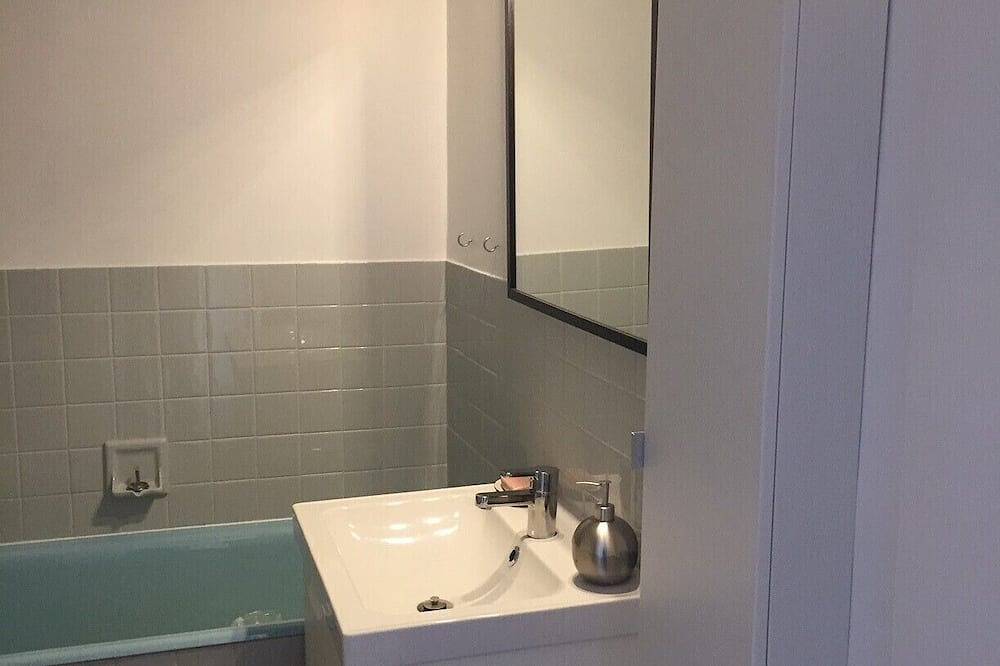 Entire apartment, C - Refurbished accommodation / sleeps 4 in Lans-en-Vercors, Parc naturel régional du Vercors