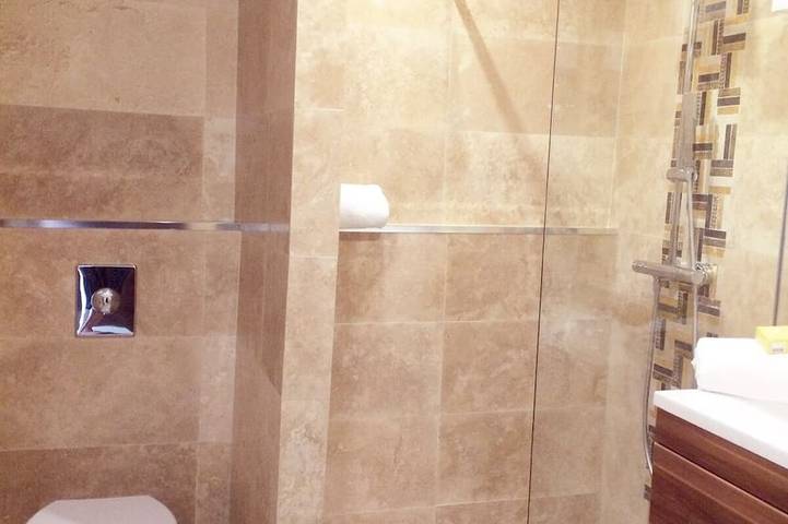 Gîte pour 4 personnes, avec terrasse et jardin à La Roquette-sur-Siagne - 4