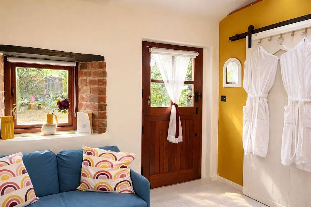 Little Gem at Lough Sillan House | Romantic, Adults only with hot tub and sauna in County Cavan