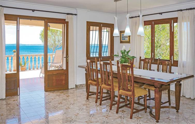 Apartamento con terraza y vistas al mar a 2 km de la playa in Alcanada, Alcúdia