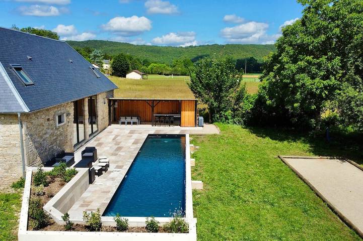 Location de vacances pour 12 personnes, avec jardin à Coly