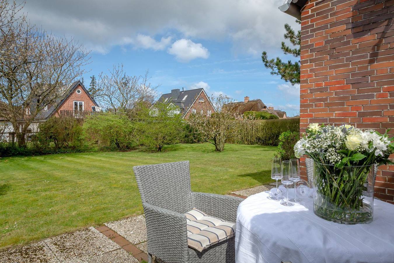 Ganze Wohnung, Idyllische Erdgeschosswohnung mit Garten in zentraler Lage von Wenningstedt in Wenningstedt, Sylt