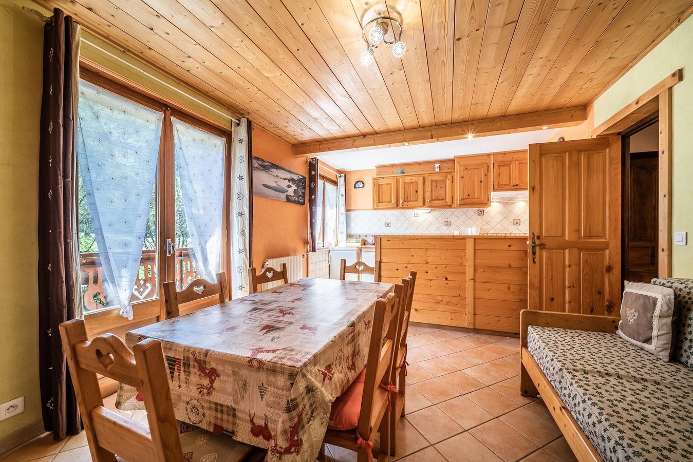 Appartement entier, Appartement 'Chénives 1 - Morzine' avec vue sur les montagnes, jardin partagé et Wi-Fi in Morzine, Les Portes du Soleil