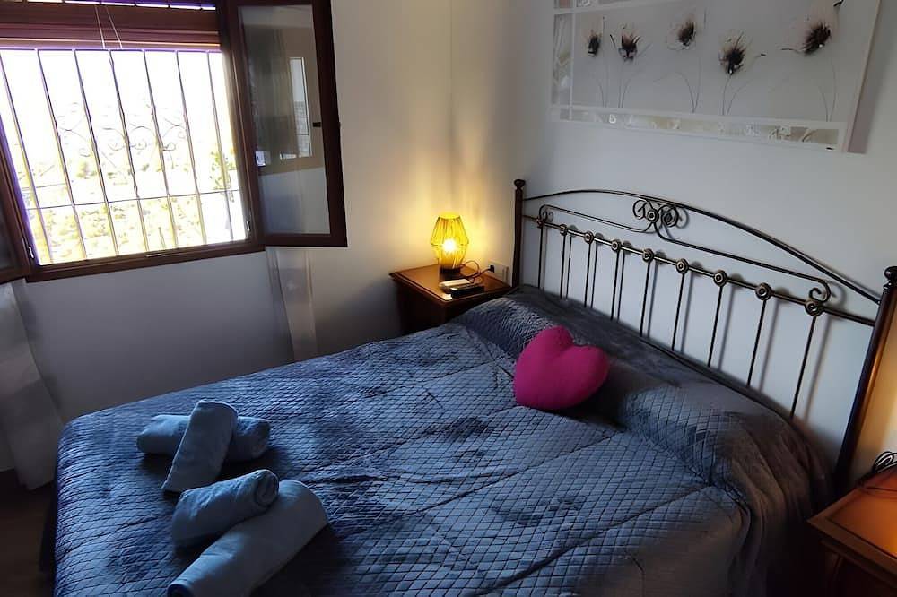 Casa Rural Martemma: Mountain Views, Private Pool & Air Conditioning in Zuheros, Sierras Subbéticas