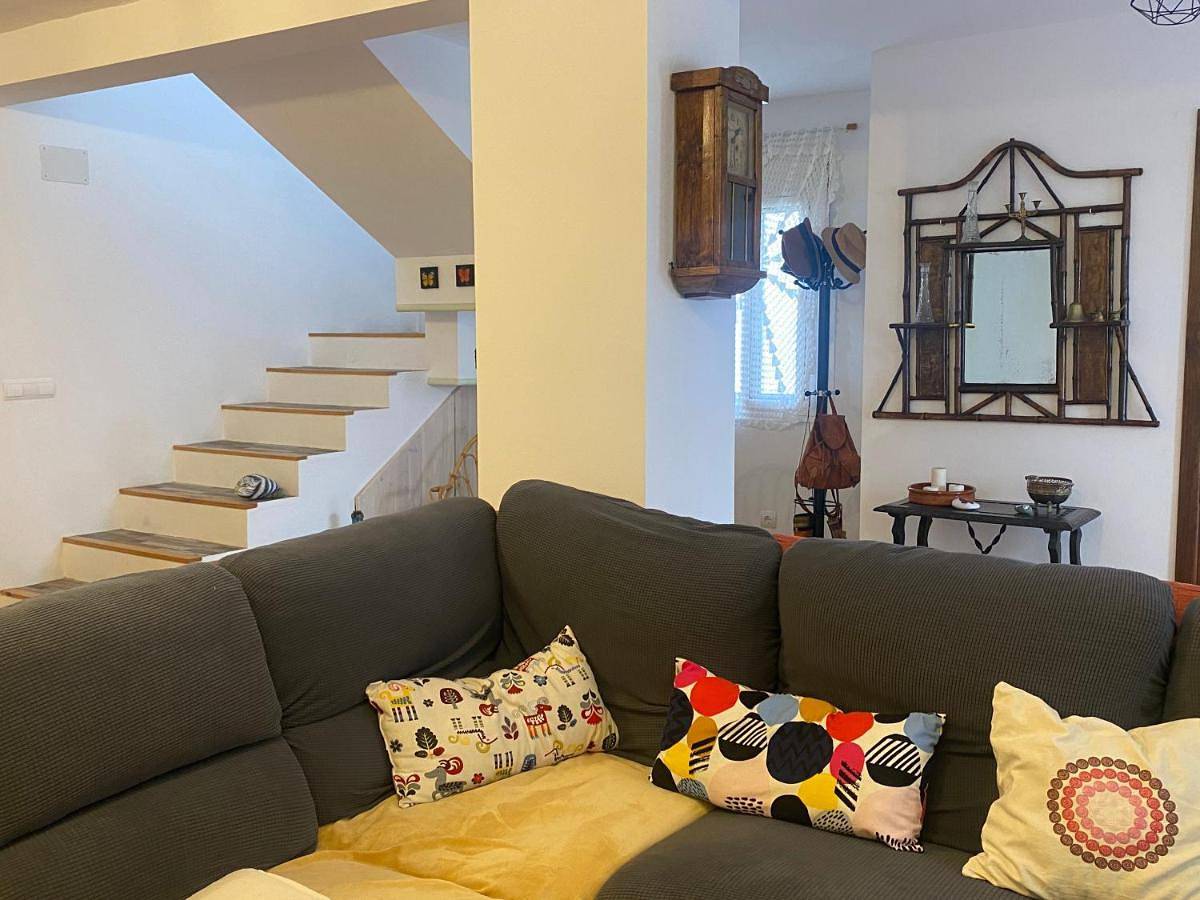 Three-Bedroom House in Genalguacil, Malaga Prowincja
