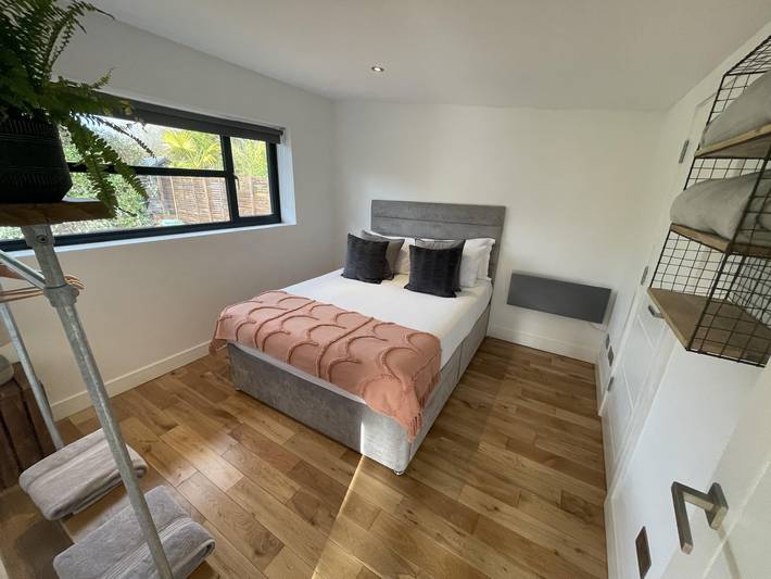 Cottage for 2 people, with hot tub and garden as well as terrace, child-friendly in Berkshire