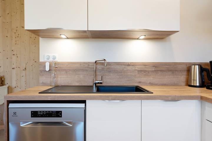 Hel lägenhet, Maison Casabert Savoie: Modern Comfort in a Charming Mountain Village in Saint-Martin-de-la-Porte, Massif de la Vanoise