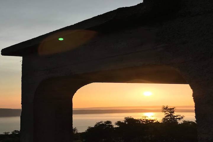 Ganze Wohnung, Ferienwohnung für 4 Personen mit Terrasse in Jablanac, Naturpark Velebit