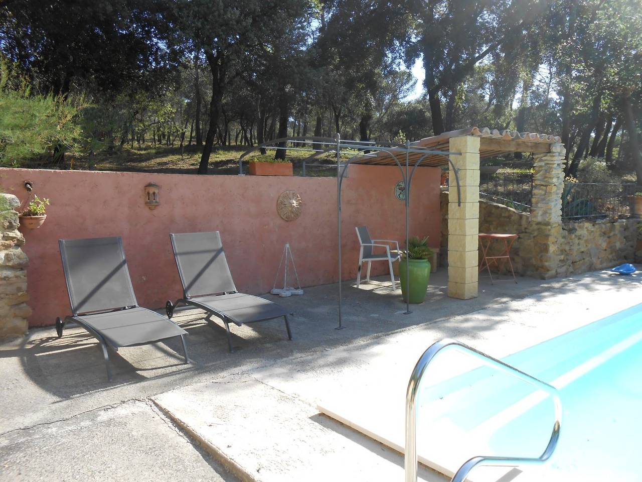 Gîte indépendant pour 4, avec piscine, à la campagne in Bollène, Vaucluse
