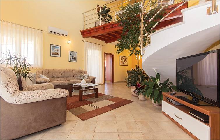 Apartamento con vistas al mar, piscina y garaje, a 1,5 km de la playa naturista FKK in Banjole, Costa sur de Istria