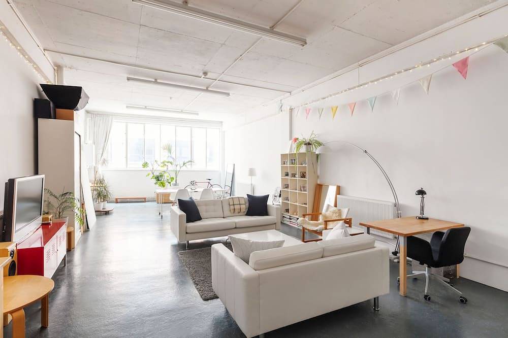 Entire apartment, Entire Photographers Loft in Bethnal Green, London
