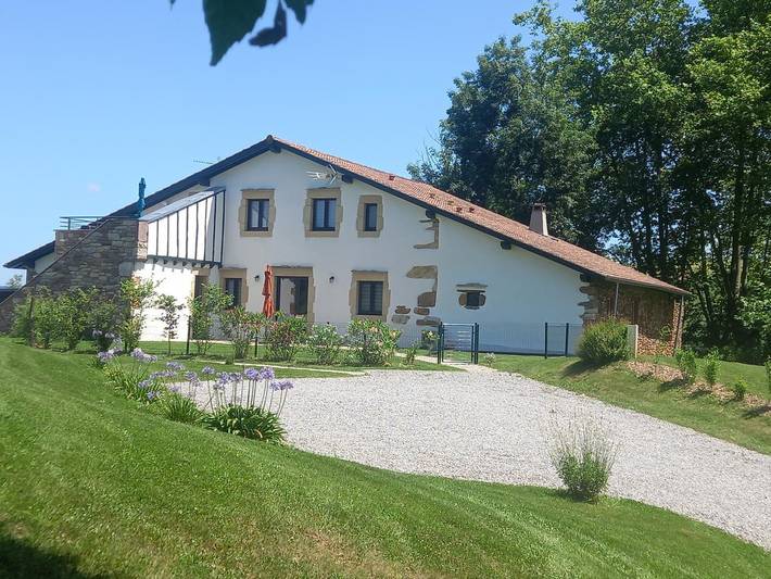 Gîte pour 2 personnes, avec terrasse et jardin