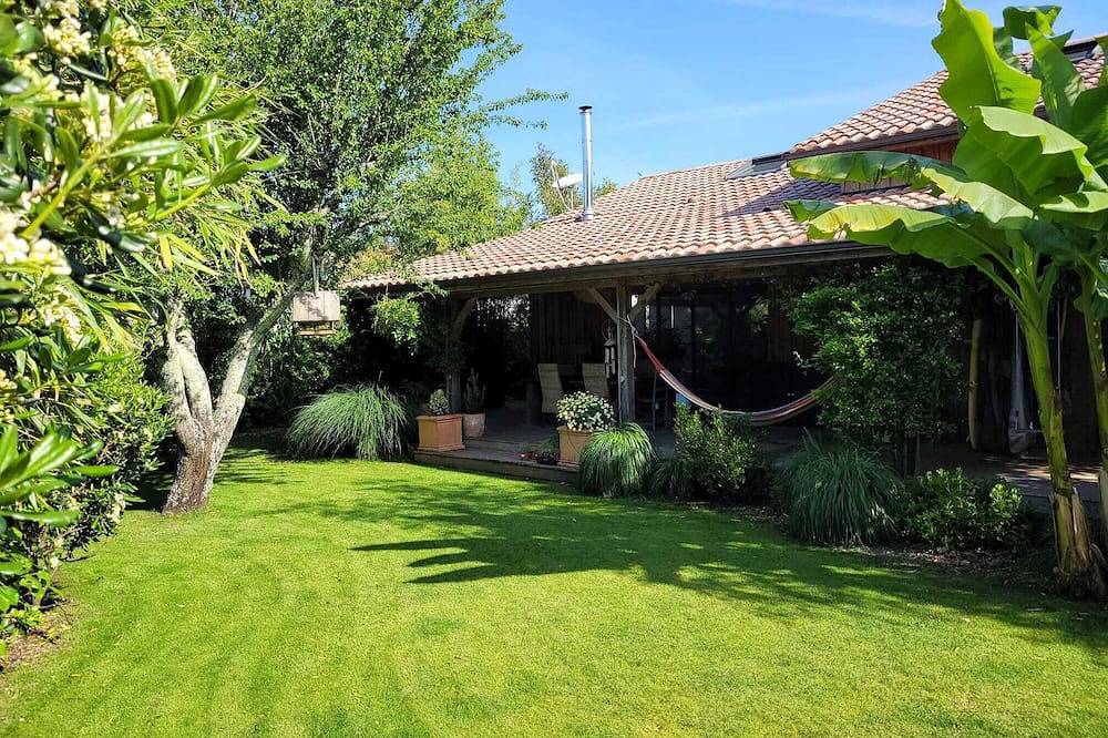 Peaceful wooden house in a green setting 10 minutes from the beach! in Le Porge, Parque natural regional del Médoc