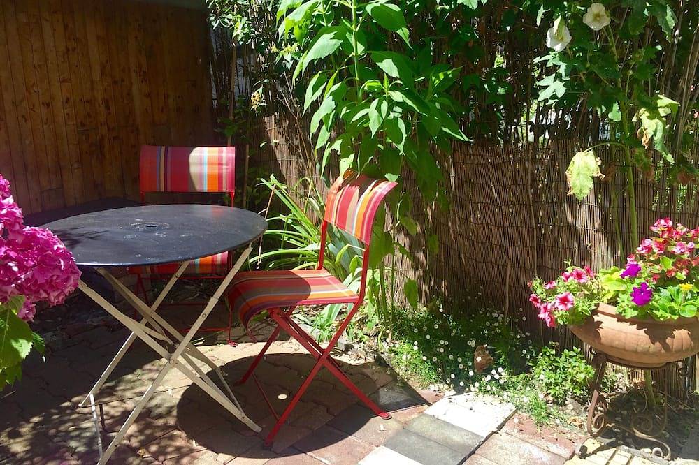La campagne à la ville aux portes de Paris, vous apprécierez notre petit jardin. in Fontenay-sous-Bois, Val-de-Marne