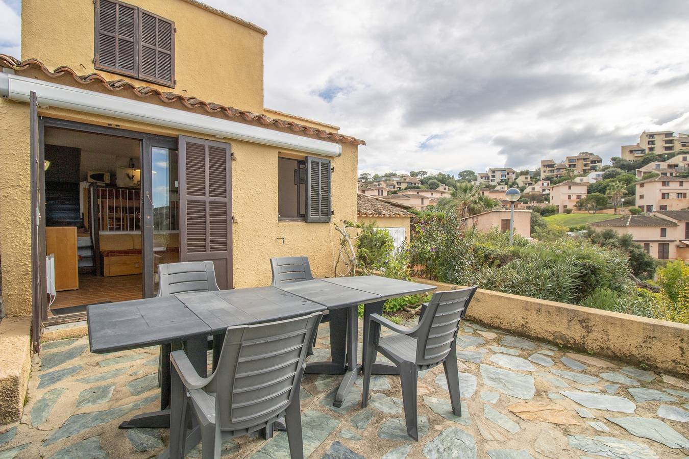 Maison de vacances 'Location Porticcio' avec vue mer, piscine partagée et terrasse privée in Grosseto-Prugna, Région d'Ajaccio