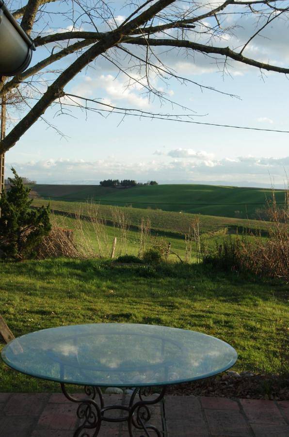 Location de vacances pour 8 personnes, avec piscine ainsi que vue et jardin à Aignes - 2