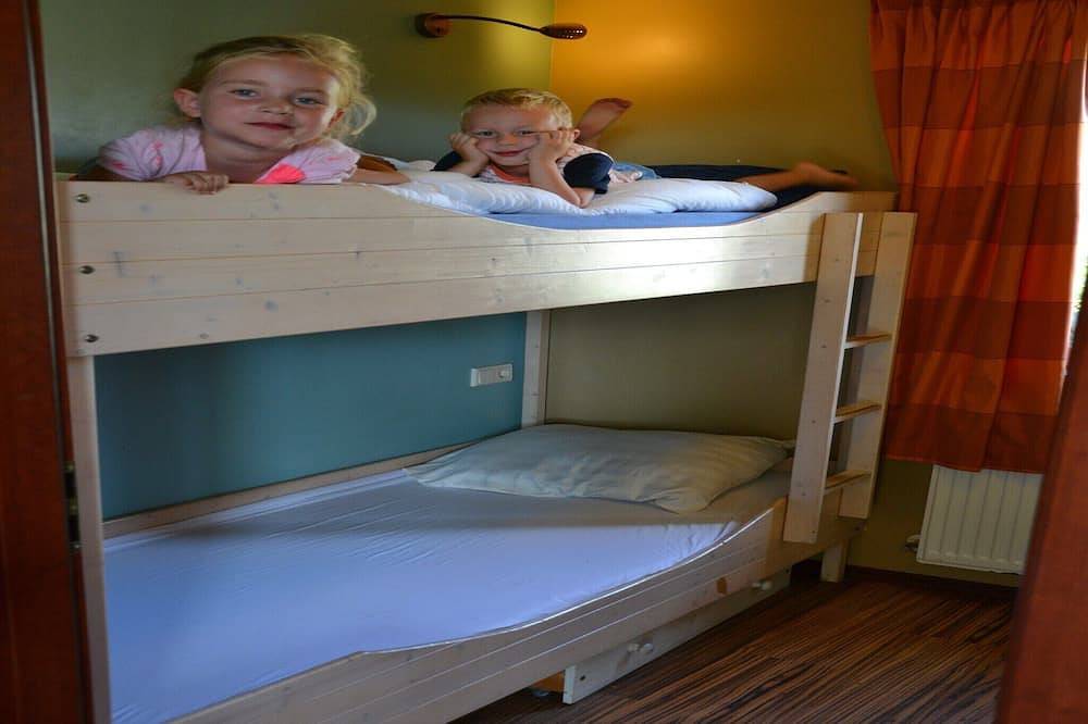 Bungalow in Duinen met Nautische Stijl in 's-Gravenzande, Stadsgewest Haaglanden