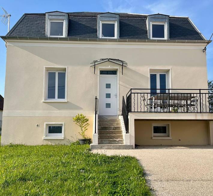 Location de vacances pour 8 personnes, avec jardin ainsi que vue et balcon à Villeneuve-Saint-Denis - 3