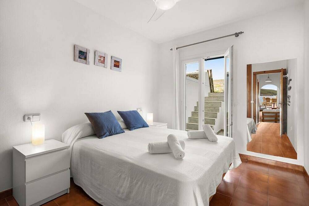 Apartamento entero, 3 Bedroom Apartment with great seaviews in Fornells, Es Mercadal