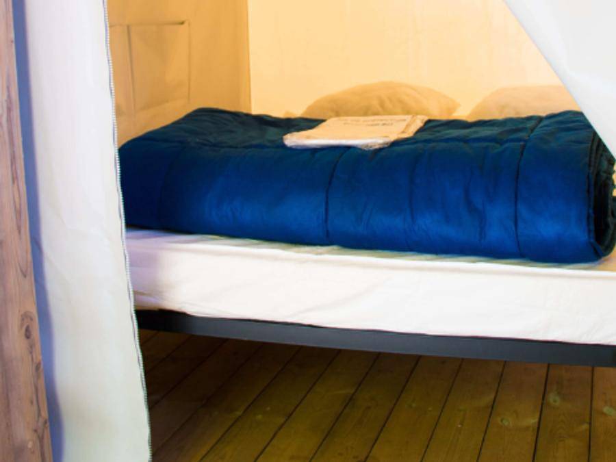Flower Camping Les Paludiers - Glamping tent 4 persons - Funflower Standard 23m² (2 bedrooms) including 7m² covered terrace in Batz-sur-Mer, Côte d'Amour