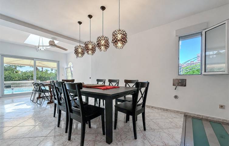 Gemütliche 650 sqft große Wohnung mit Pool, WLAN und 2 km Entfernung zum Strand Playa Lebeche in La Manga del Mar Menor, Cartagena