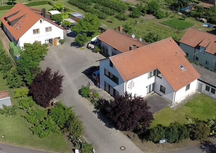 Ferienwohnung für 2 Personen, mit Balkon/Terrasse und Terrasse sowie Garten in Unterfranken