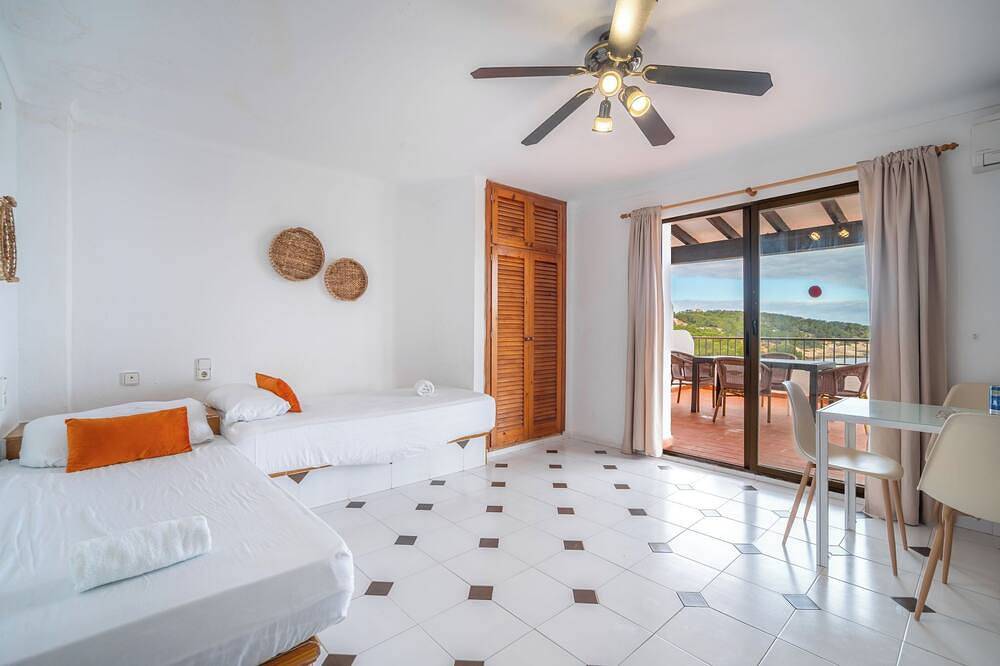 Entire apartment, Es Grop Vista Mar in S'Arenal Petit, Sant Joan de Labritja
