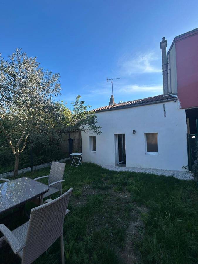Location de vacances pour 6 personnes, avec jardin et terrasse à Toutlemonde