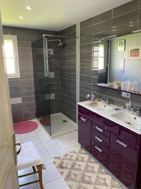 Gîte pour 5 personnes, avec vue ainsi que terrasse et jardin, animaux acceptés à Saint-Côme-de-Fresné - 2