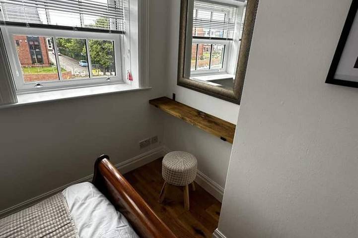 Historic Old Town Home with Views and free parking in Kingston-upon-Hull, Yorkshire and the Humber
