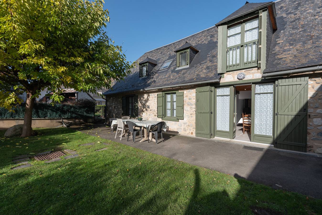 Holiday Home 'Maison Anthian' with Private Terrace, Private Garden and Wi-Fi in Arcizans-Avant, Pyrenees National Park