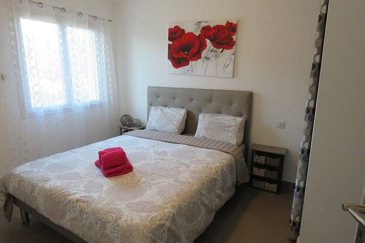 Location de vacances pour 8 personnes, avec jardin à Plaissan - 4